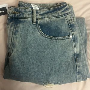 Pretty Little Thing , Vintage Wash Ripped Boyfriend Jeans